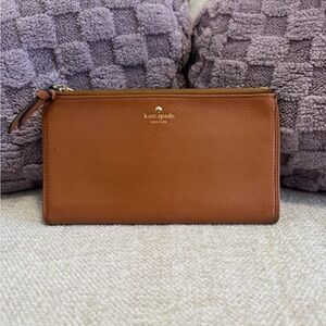 Kate Spade New York Leila Medium L-Zip Wristlet in the color Warm Gingerbread